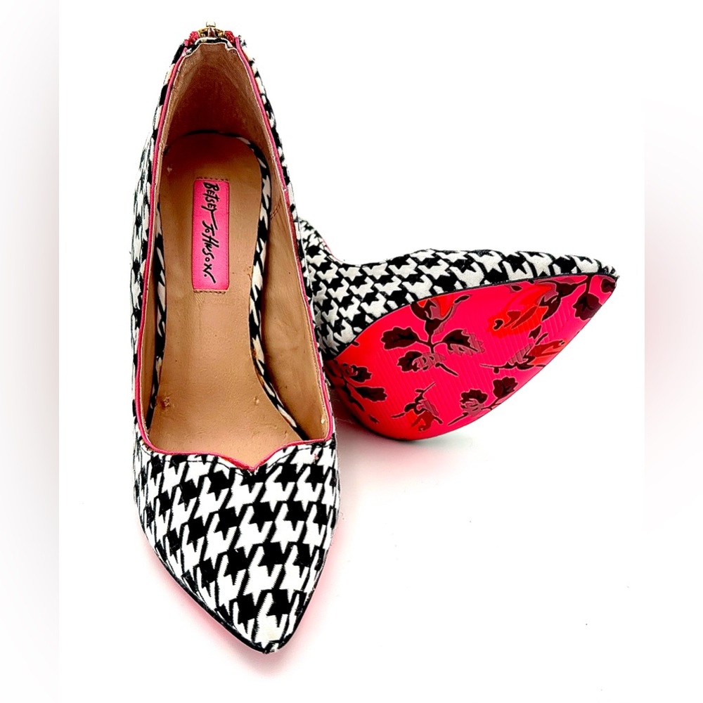 Betsey Johnson Black & White Houndstooth Pumps with Hot Pink Floral Pointed Toe - Picture 2 of 5